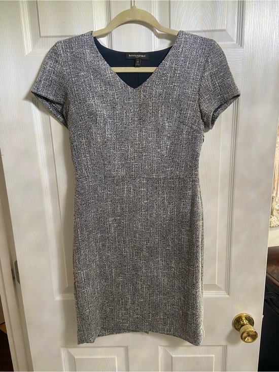 Banana Republic Dresses & Skirts - Banana Republic Gray Tweed V-Neck Sheath Dress